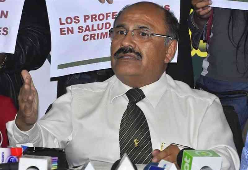 Misión cubana en Bolivia: Gobierno denuncia que de 702 médicos solo 205 tenían título