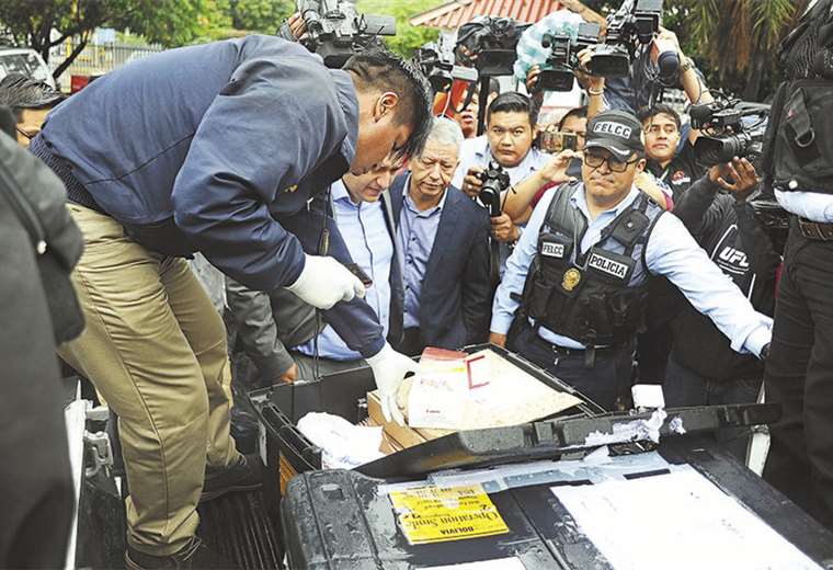 Hallan cajas con documentos para Quintana