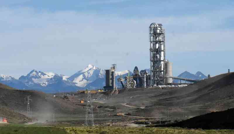 Planta cementera en Oruro anuncia reactivación de operaciones tras restitución de ducto
