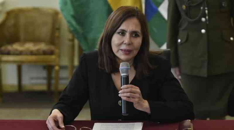 Canciller denuncia injerencia y dice que encapuchados presuntamente estaban armados