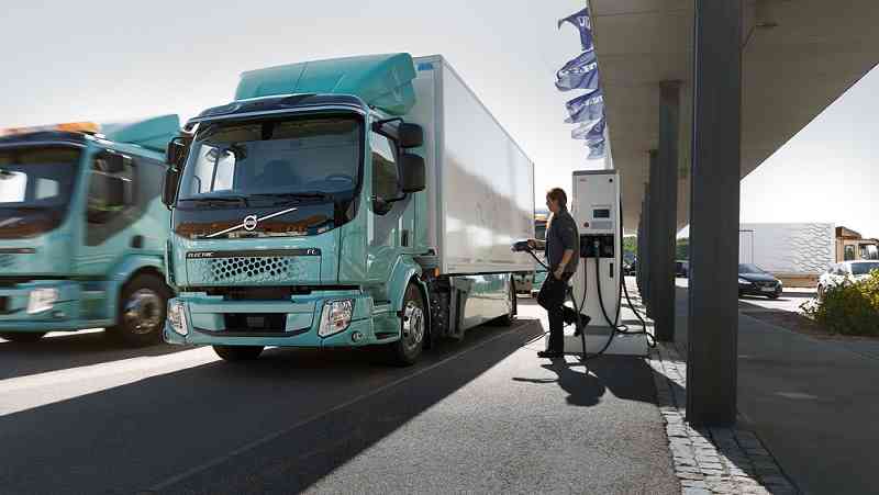 Camiones eléctricos: así son los planes de los principales fabricantes ante el reto de electrificar el transporte de mercancías por carretera