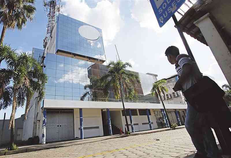 Exgerente de Entel habría liquidado a ejecutivos tras conocer su despido