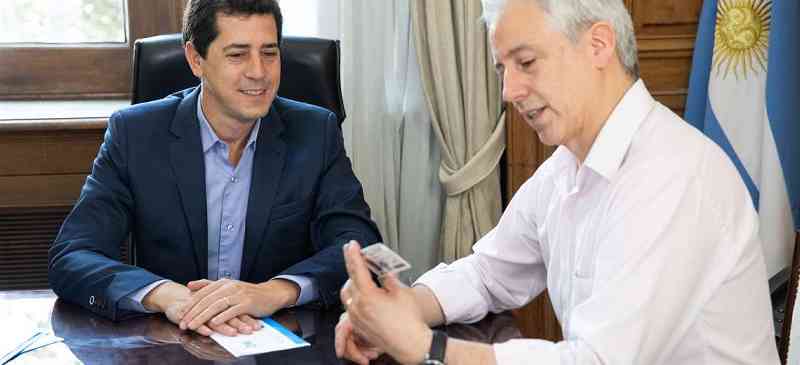 El Gobierno argentino entrega documento de identidad temporal a García Linera
