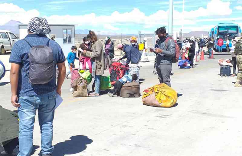 Bolivianos repatriados cumplirán 14 días de cuarentena en Pisiga
