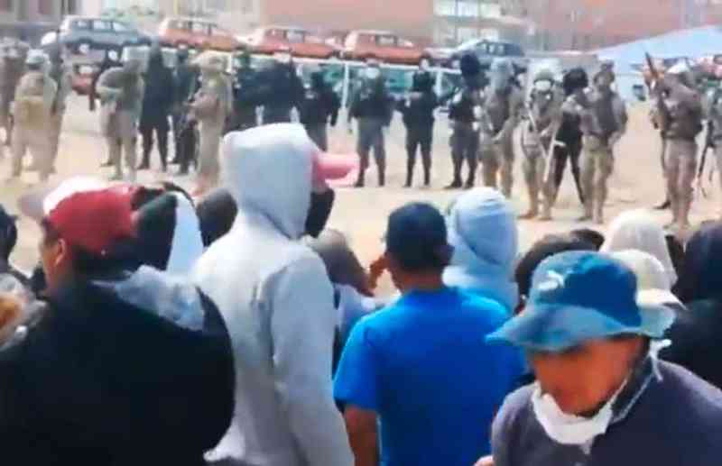 Incidentes en la frontera entre bolivianos que intentan ingresar al país y militares