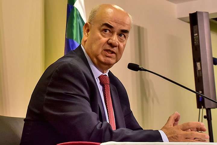 Ministro de Economía anuncia "perdonazo tributario" a las empresas