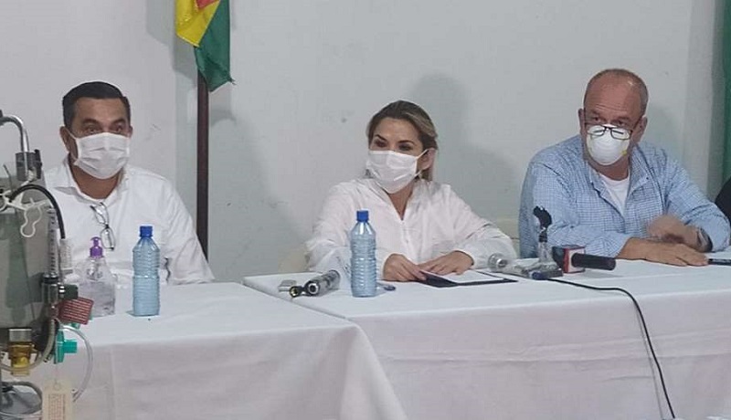 Áñez culpa a los Sedes por la falta de equipos de bioseguridad y anuncia planes para reabrir la economía