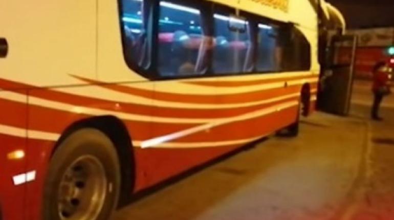 Parlamentarios fueron interceptados en bus que viajaba sin permiso de circulación