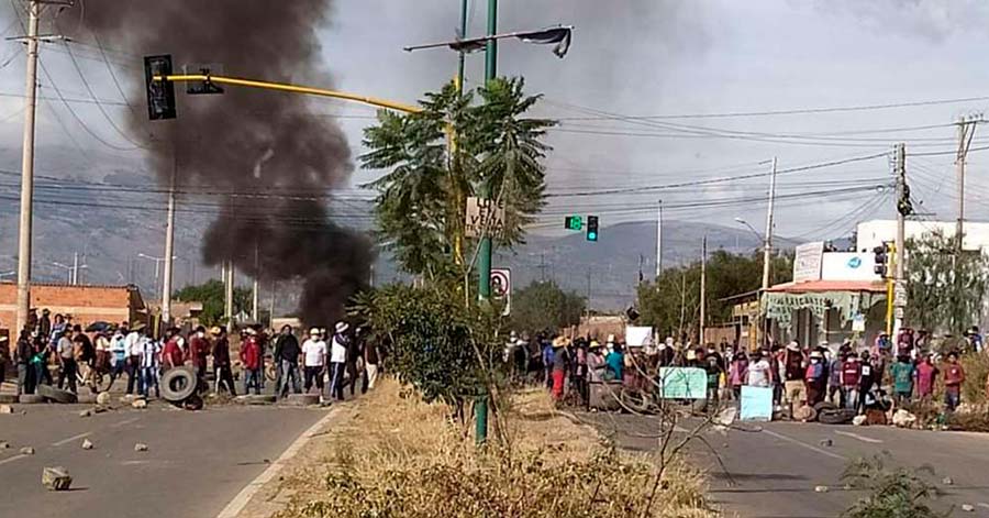 Policía detiene a 10 personas y decomisa una bazuca artesanal durante protestas en Cochabamba