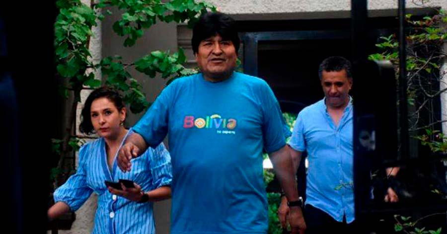 Gobierno denuncia que la gestión de Evo contrató tres radios en Argentina con dinero estatal, para su campaña electoral 