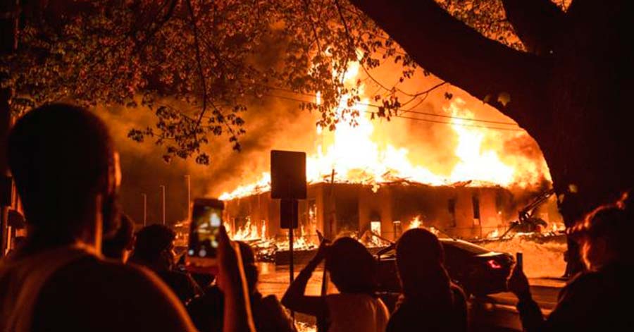 George Floyd: la escalada de protestas en Minneapolis por la muerte de un afroestadounidense al ser detenido por la policía