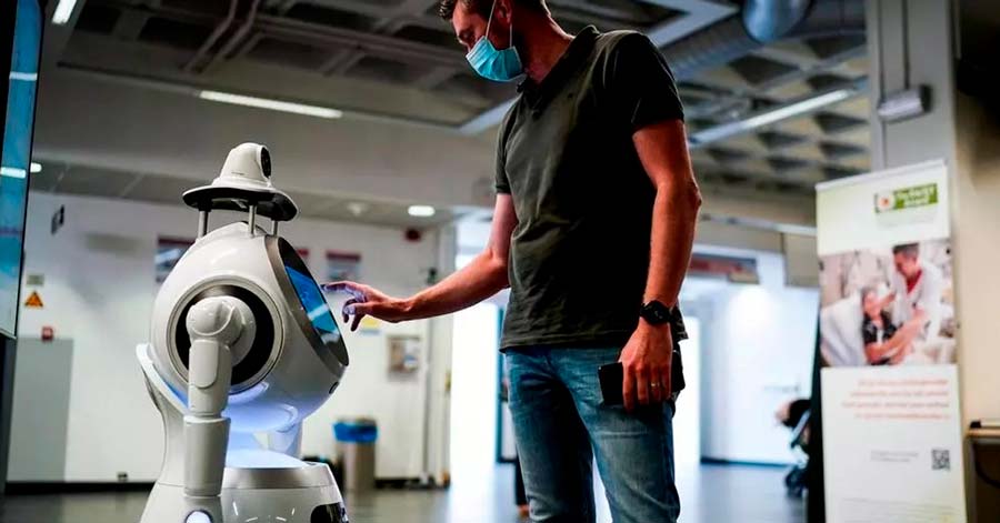 Un robot verifica temperatura y uso de mascarilla a pacientes en ciudad belga