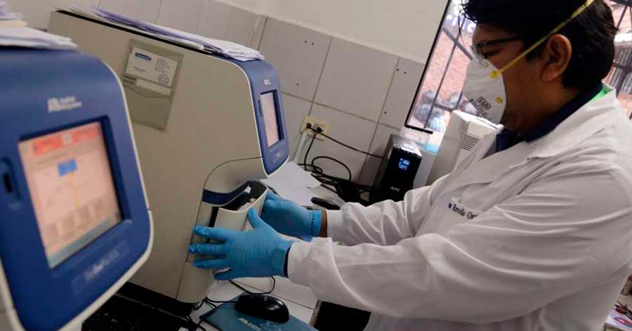Laboratorio de Cenetrop colapsado con muestras en conservadoras en el piso; tiene más de 2.000 acumuladas para analizar Covid-19