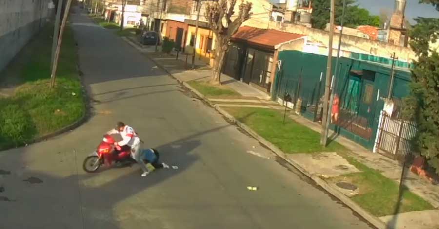 Argentina: mujer fue arrastrada por un motochorro