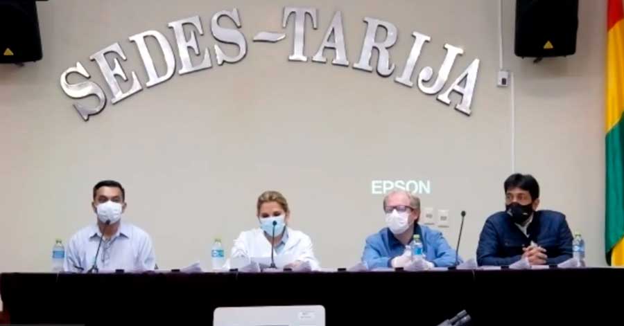 Añez entrega 400 items en salud para Tarija