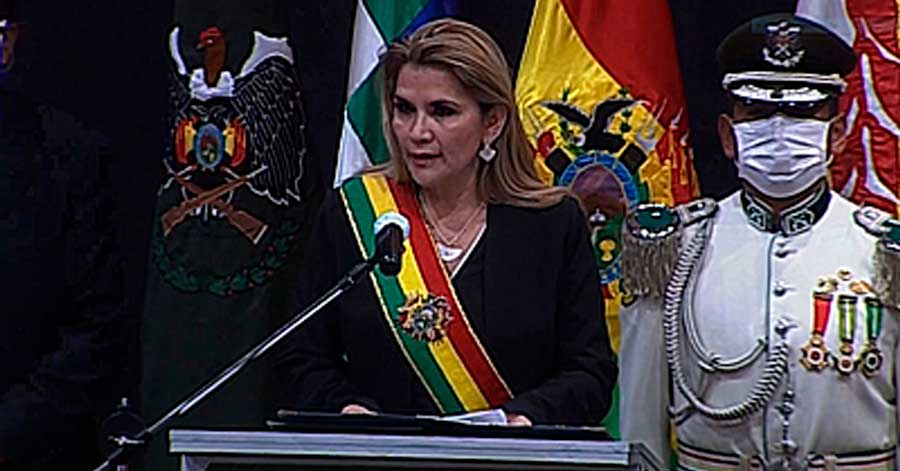 Presidenta Áñez destacó trabajo de la Policía en su Aniversario 194 y le pidió que se prepare para frenar a la violencia