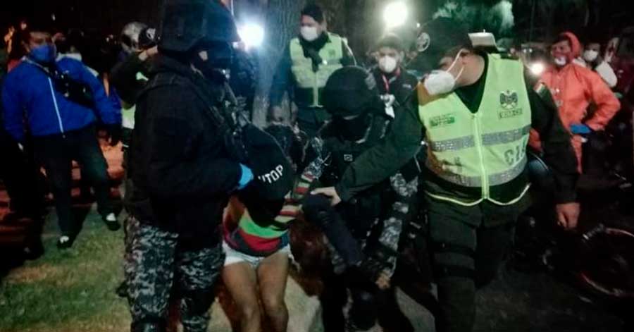 Cochabamba: Mototaxistas y extranjeros protagonizan una pelea en la av. Humbolt 