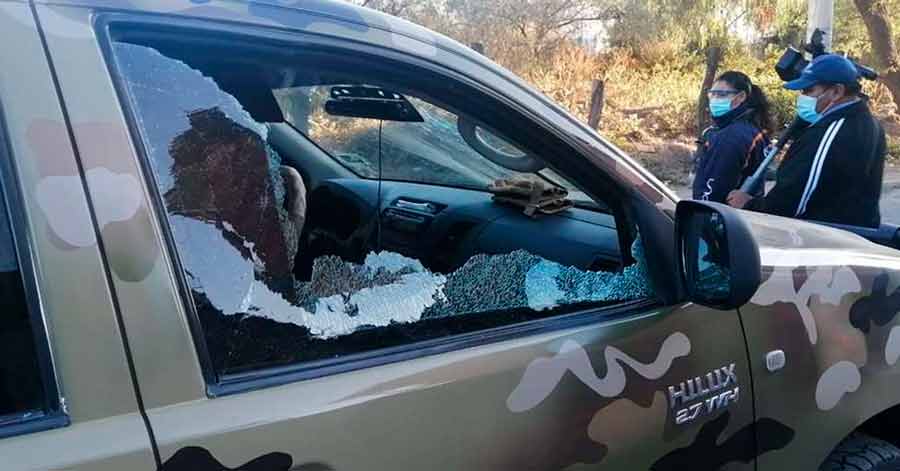 Cochabamba: Emboscada en K’ara K’ara deja dos policías heridos y más de 15 vehículos destrozados