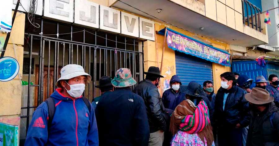 El Alto: Facción de Basilio Villasante toma las oficinas de la Fejuve