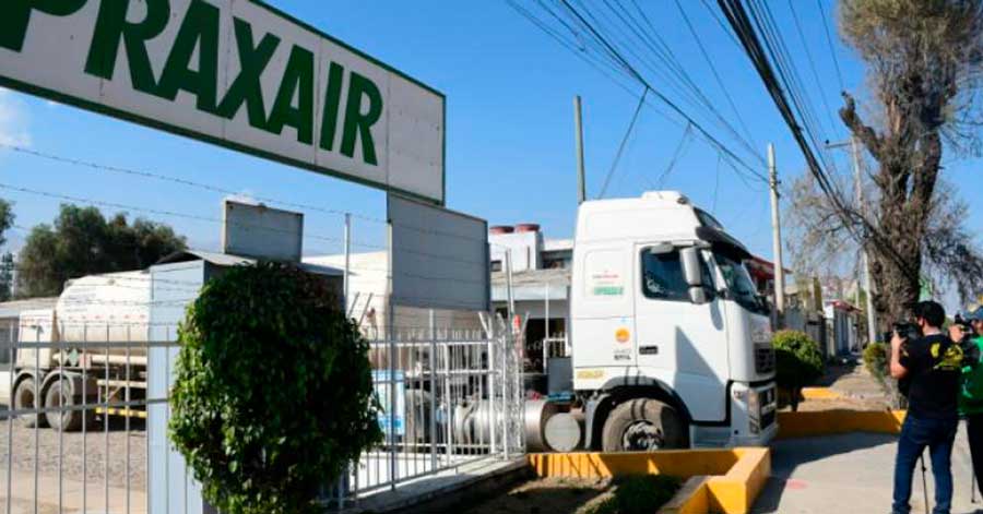 Tres cisternas y una ambulancia no pueden pasar bloqueo en Tiraque 