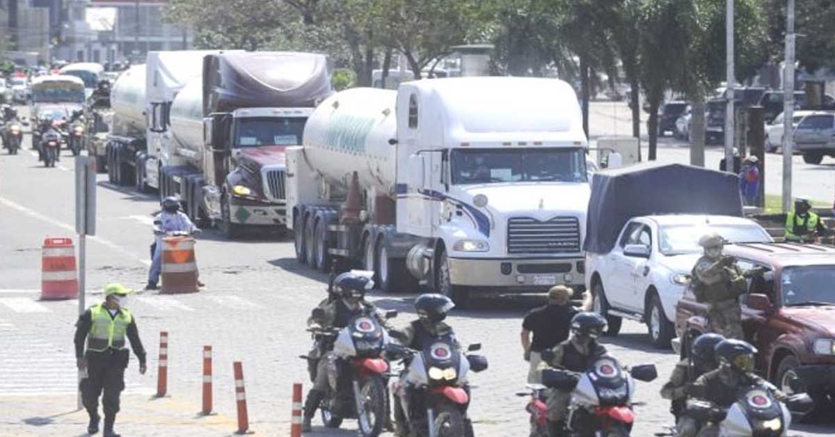 Las FFAA y la Policía resguardarán el traslado de oxígeno, insumos médicos y medicamentos