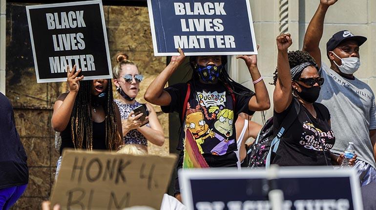 Protestas en Wisconsin luego que policía disparara a un afroamericano
