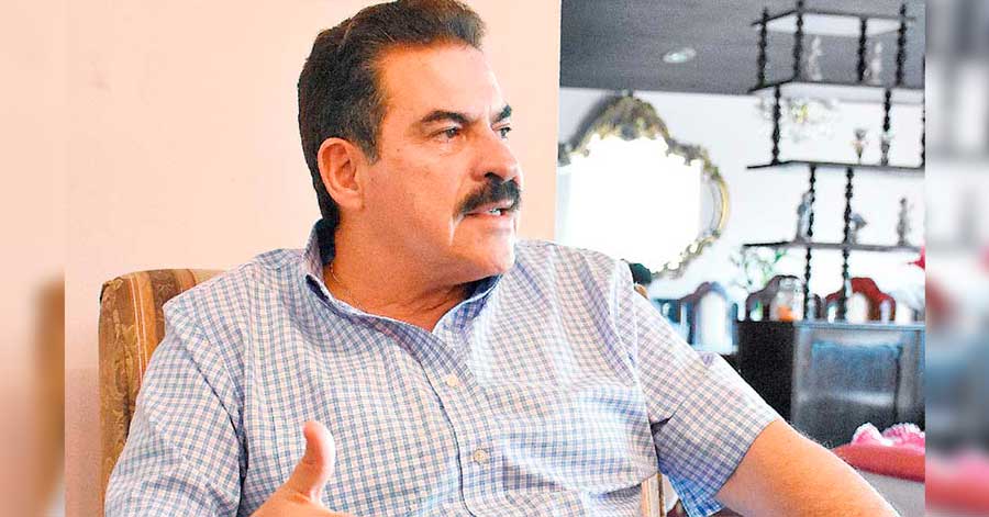 Manfred salió del país; su abogado dice que tiene permiso judicial y volverá