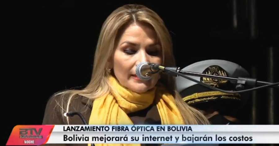 Bolivia inaugura conexión de fibra óptica de internet al Pacífico