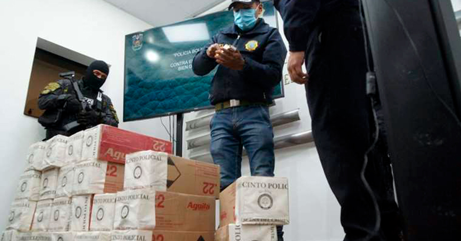 El cargamento de 126.000 balas es el más grande descubierto en la historia; Gobierno apunta al MAS