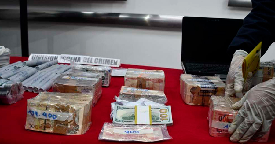 Recapturan a tres personas que transportaban 240 cartuchos de dinamita y casi Bs 1 millón