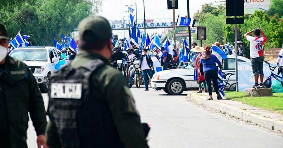 Cochabamba: Policía no permite ingreso de la caravana del MAS a la ciudad por la cuarentena 