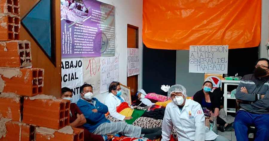 Médicos se tapian exigiendo mayor presupuesto para salud en Bolivia