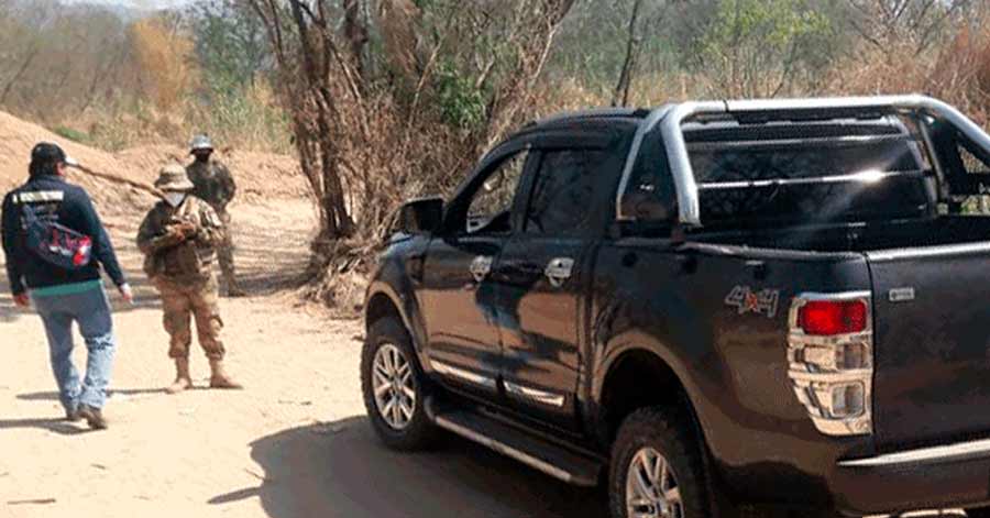 Migración sorprende traslado de personas en camioneta de candidato del MAS