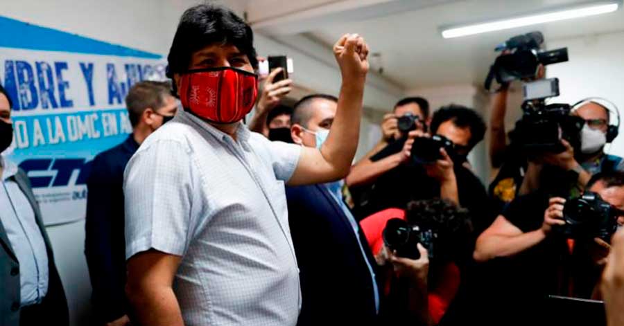 Médicos cubanos ven a Evo y en menos de un mes, él acusó “a la derecha“ por el sillazo y el Covid-19