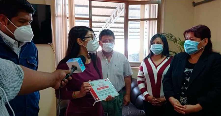 La Fedjuve de Tarija entrega un reconocimiento a la presidenta del Tribunal Electoral Departamental