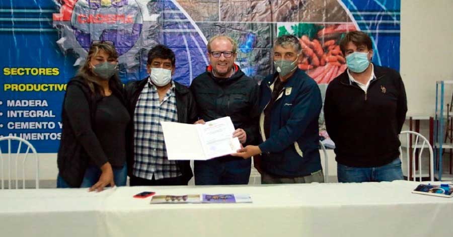 Gobernador Oliva entrega personería jurídica a Cadepia y este sector le pide repostular 