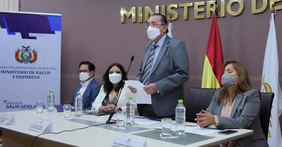 COVID: Detectan tres casos positivos en vuelo que llegó desde España