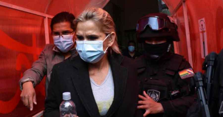 Sacan a Áñez del penal y la trasladan una clínica