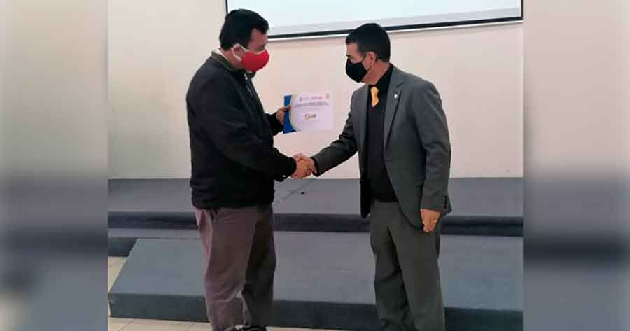 Universidad Católica entrega al Municipio de Tarija estudio de impacto del uso de bolsas plásticas