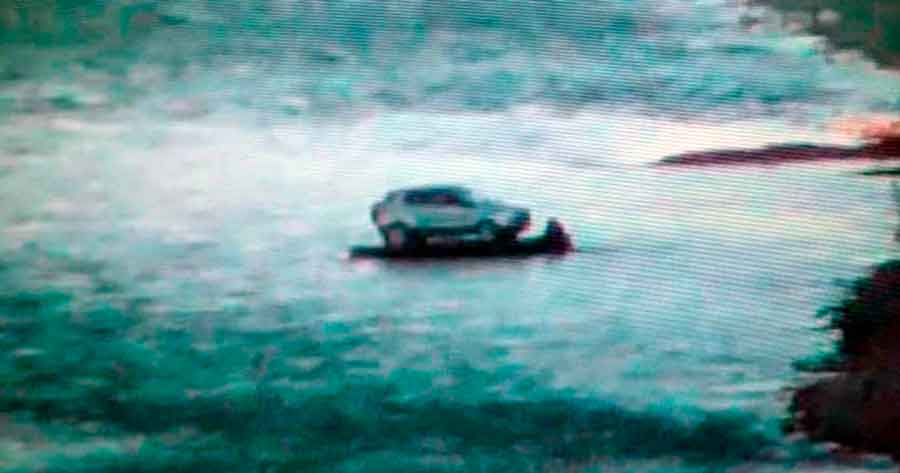 Intentaron contrabandear una camioneta a bordo de un gomón desde Bolivia a Argentina