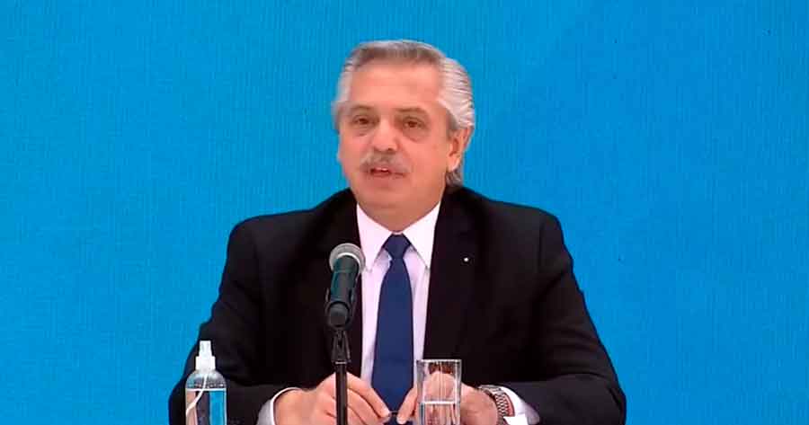 El presidente argentino genera polémica al atribuir frase a Octavio Paz 
