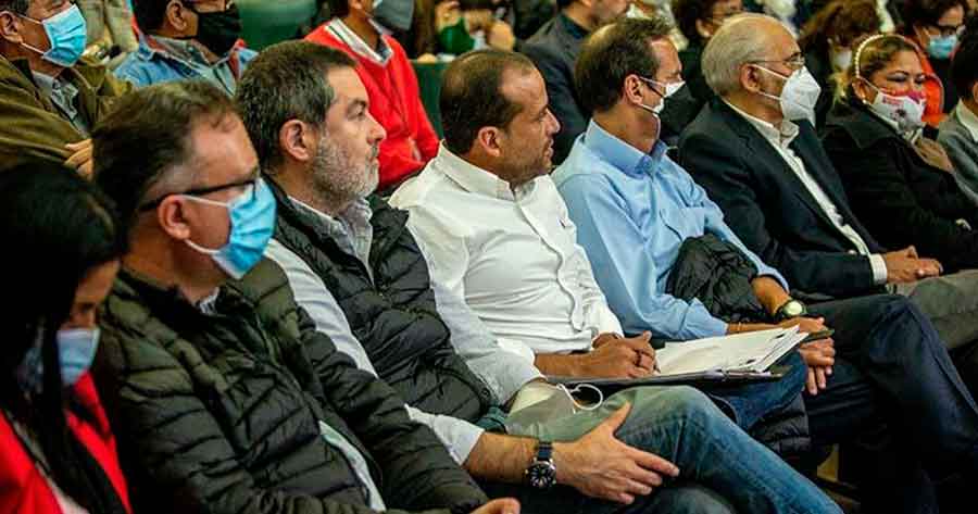 Cívicos, políticos, indígenas, autoridades y sectores se unen en la cumbre por la democracia