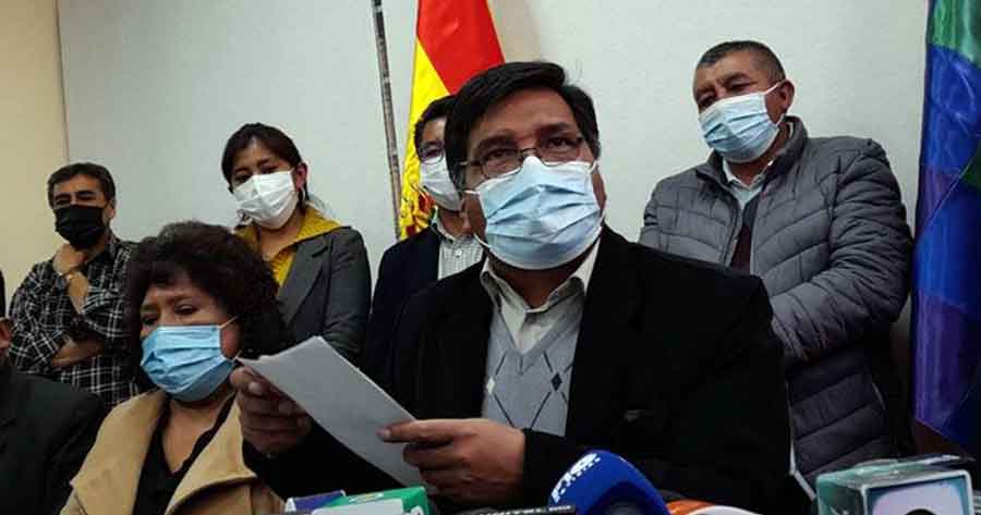 Quelca renuncia al cargo de Ministro de Educación y arremete contra la prensa