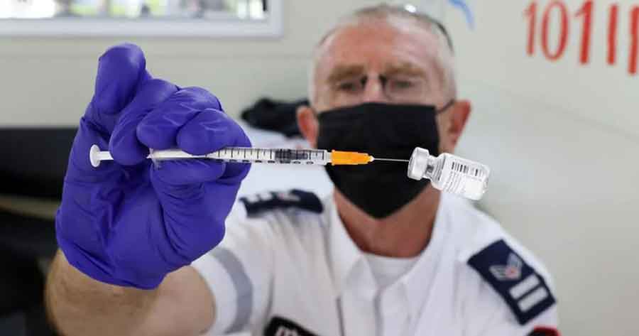 El ministro de Salud de Israel dijo que las personas vacunadas con refuerzo están protegidas contra la variante Ómicron: “No hay razón para entrar en pánico”