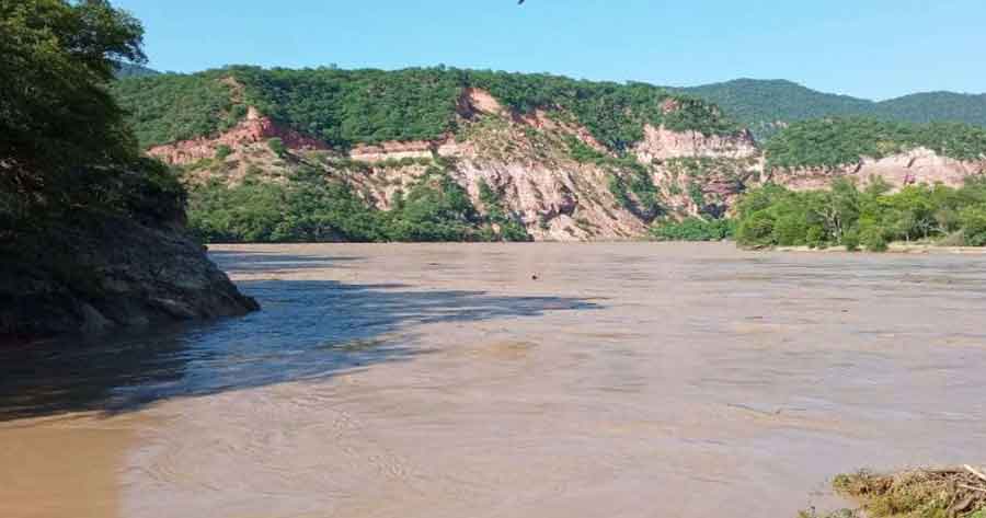 La crecida del río Pilcomayo impide el hallazgo de un joven y una niña