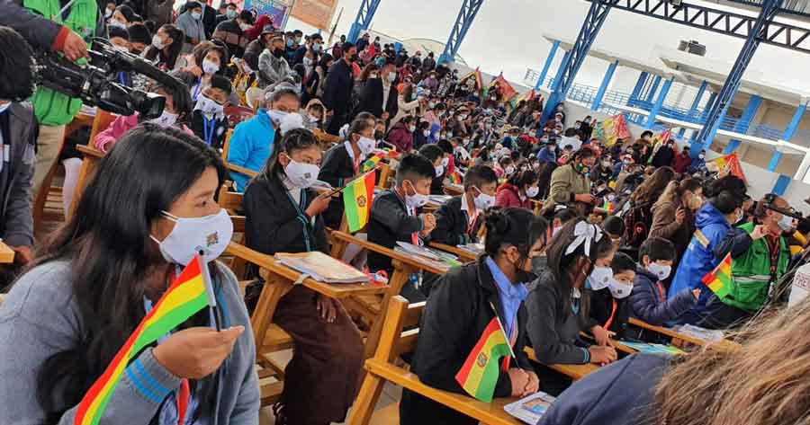 Inicia el año escolar y el Presidente compromete superar los 2.500 ítems para profesores