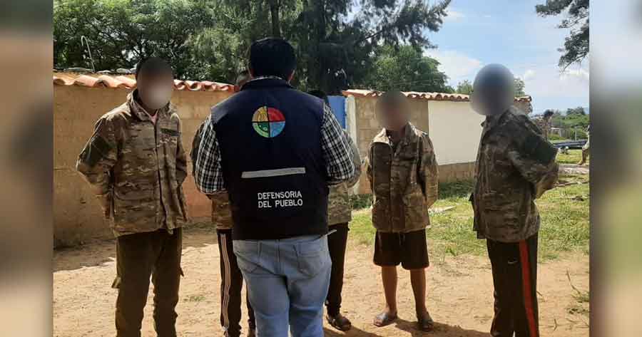 Defensoría evidencia hematomas de soldados en regimiento de Tarija y pide sancionar a instructor