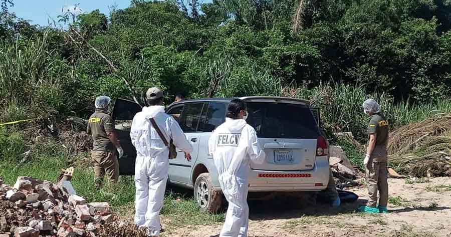 Hallan muerta en Santa Cruz a una mujer dentro de un vehículo con al menos 20 puñaladas en su cuerpo 