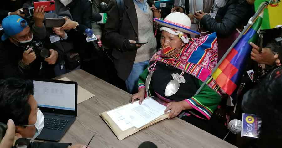 Patty oficializa postulación a Defensora: ‘aunque no voy a ser electa, igualito voy a trabajar por el pueblo’