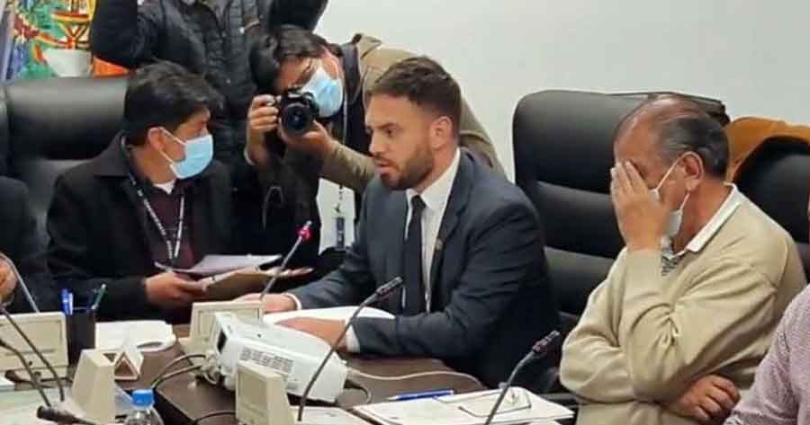 Del Castillo afirma que en Bolivia no es rentable producir pasta base de droga por el precio de la coca 